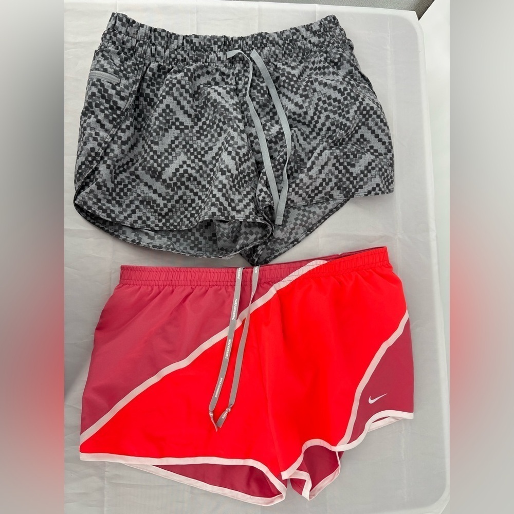 Nike & North Face Athletic Shorts 4 Pieces Bundle - Picture 3 of 14